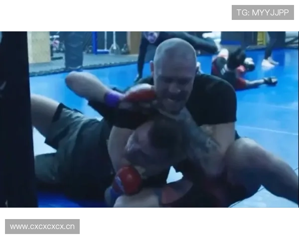 康纳训练完直接开直升机去夜店？